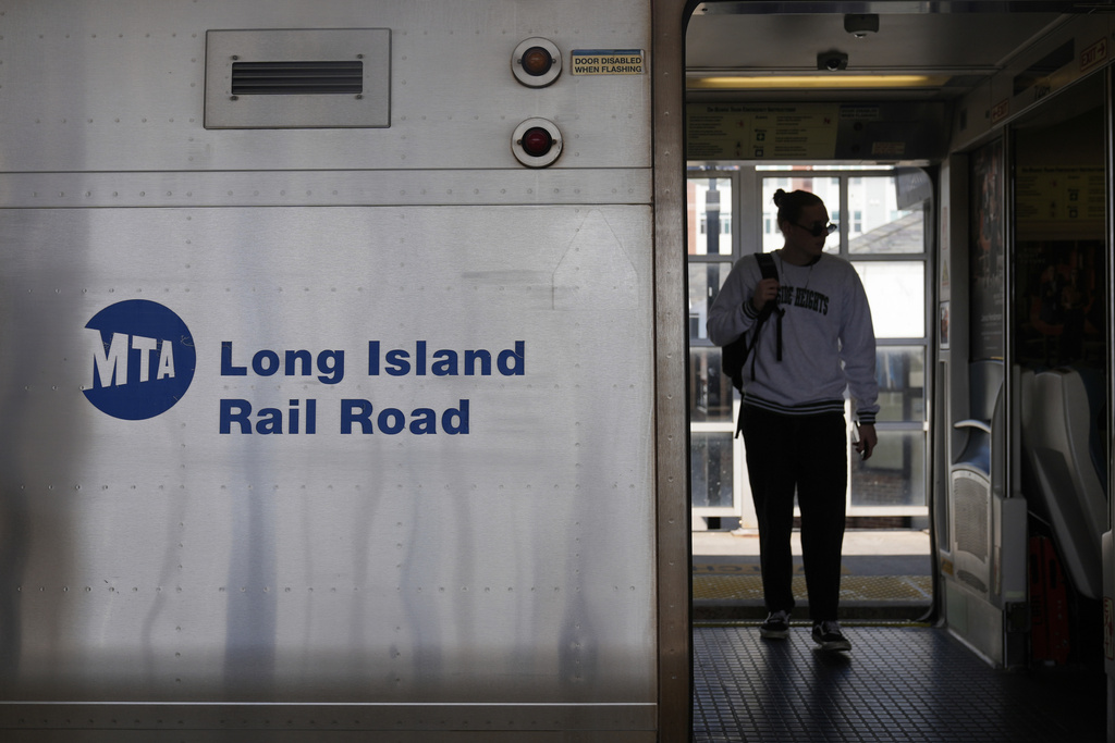 Trump Signs Executive Order to Prevent Potential LIRR Strike
