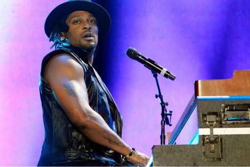 D’Angelo, Grammy-winning R&B singer who became an icon with ‘Untitled (How Does It Feel),’ dies