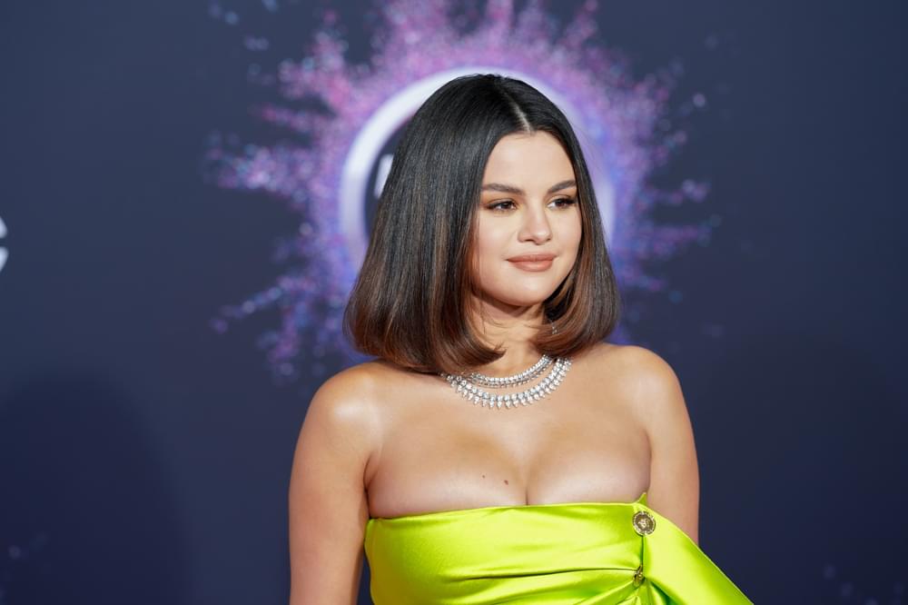 Will Selena Gomez Be Able To Hold Onto Number 1 To Close Out The Week?