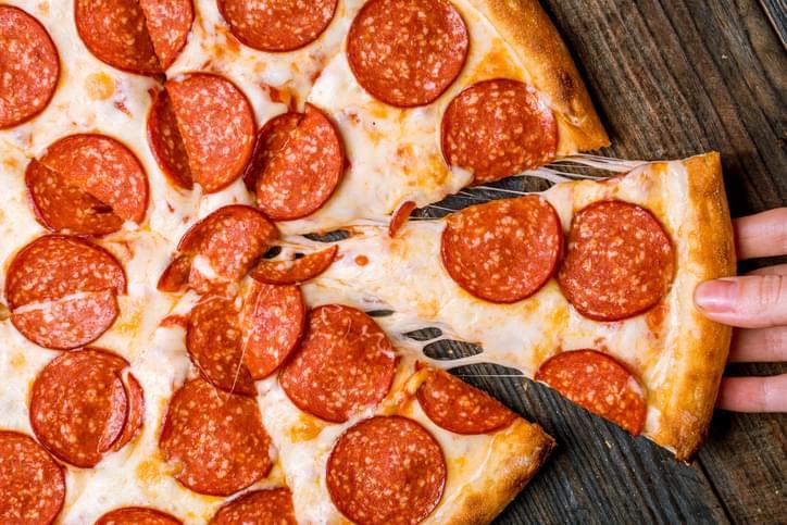 TELL ME SOMETHING GOOD: Family Pizza Places Feeds People In Need For Free