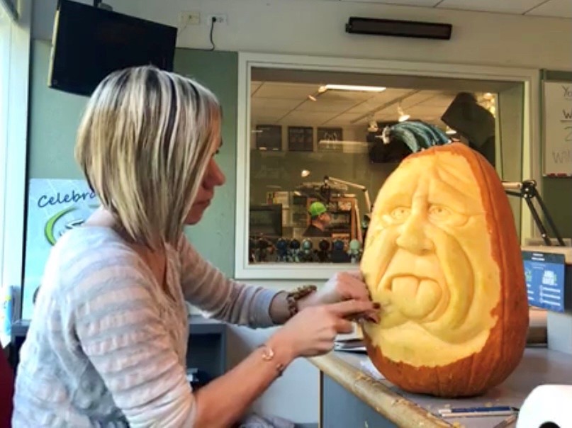 TELL ME SOMETHING GOOD: Connecticut Teacher To Compete On New Pumpkin Carving TV Show