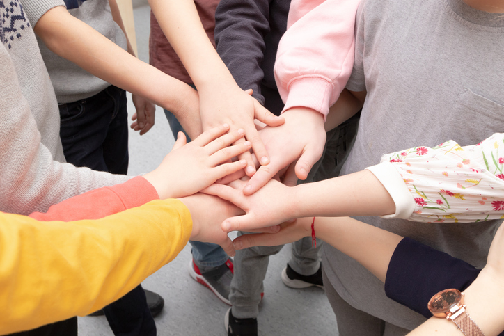 TELL ME SOMETHING GOOD: Teacher makes Hot Cocoa bet with students at recess… has to pay it off