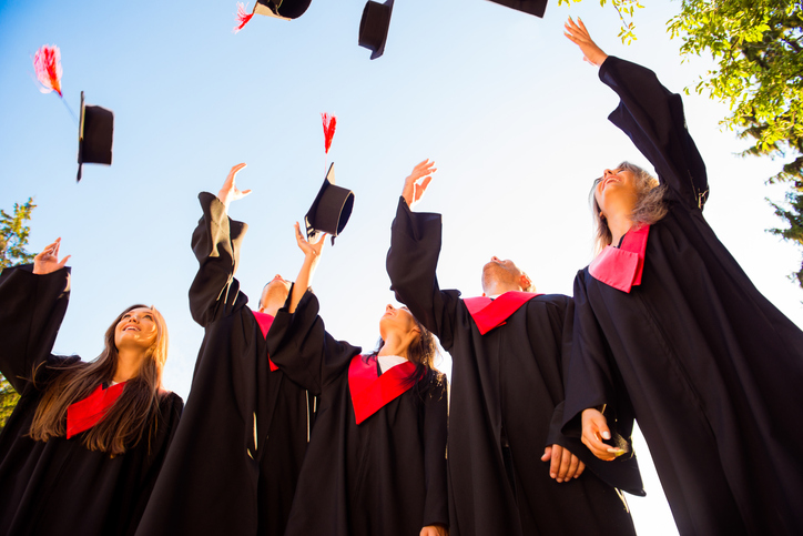 TELL ME SOMETHING GOOD: Retired teacher gets special surprise from her former Kindergarten class who are now High School Grads