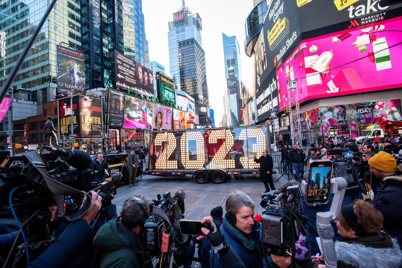 MUNDANE MYSTERIES: How did they celebrate the New Year in Times Square before the ball drop started?