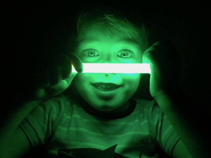 MUNDANE MYSTERIES: The Interesting Truth About Glow Sticks