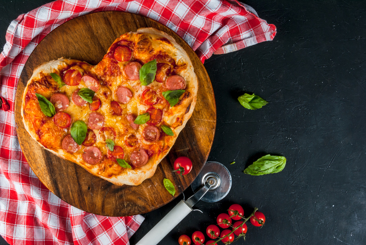 MUNDANE MYSTERIES: The Evolution of Pizza in America