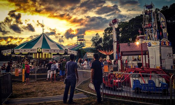 Oysters, Jazz Hands & Carnival Rides: This Weekend’s Got Range