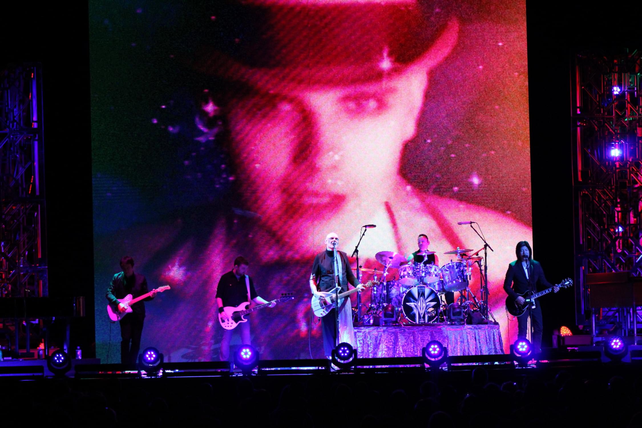 Smashing Pumpkins at Mohegan Sun Arena 07/29/18 – Concert Photos by Drew Carrano