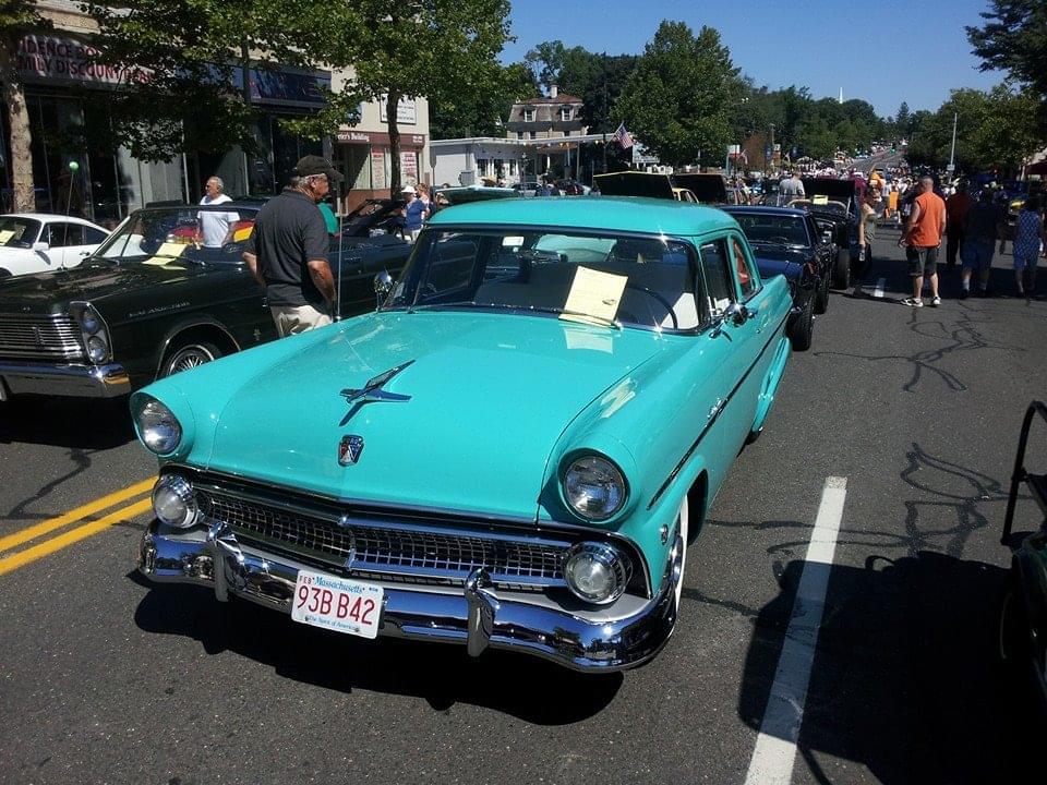 AJ’s Car of the Day: 1955 Ford Fairlane Customline Sedan