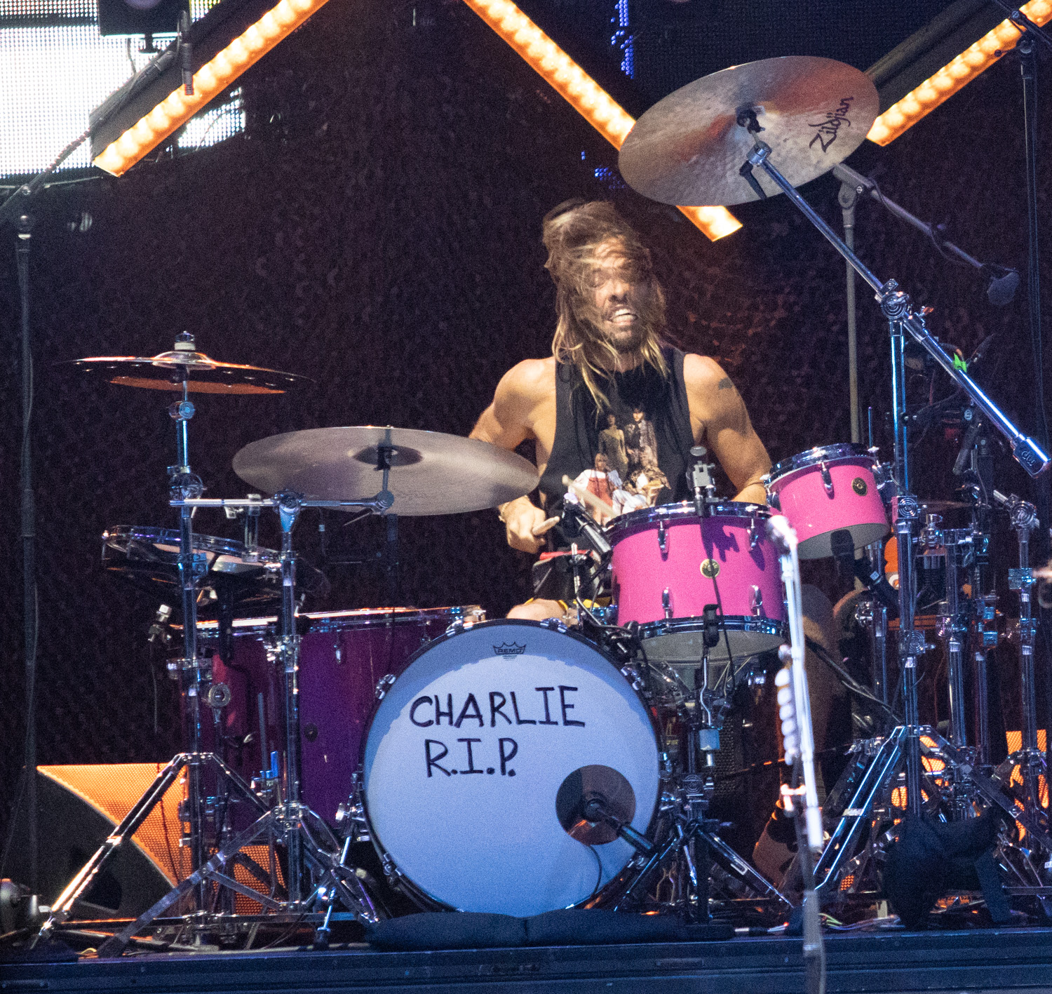 PODCAST – Monday, March 28: Taylor Hawkins RIP; The Foo Fighters Final CT Concert; Will Smith At The Oscars