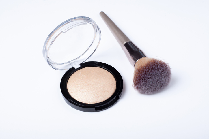 Morning Hack 8/20/2021 Clean Your Makeup Brush!! Please!! It’s Easy!