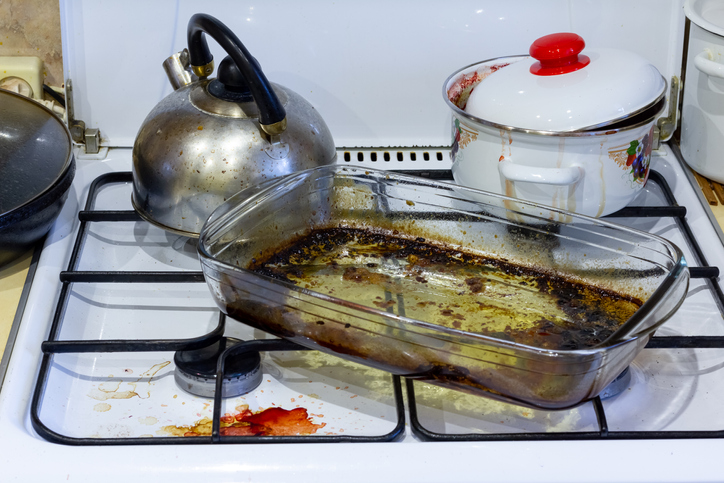 Morning Hack 9/8/2022 Easy Way To Clean The Corners Of Your Favorite Baking Dish!