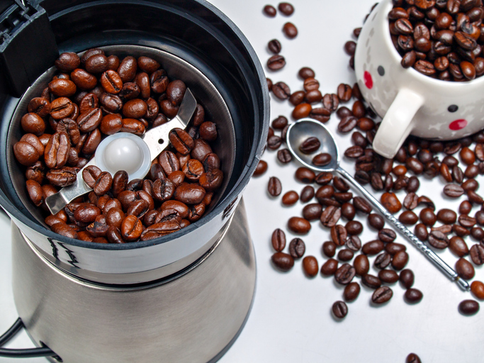 Morning Hack 9/20/2022 Clean Your Coffee Grinder This Easily!