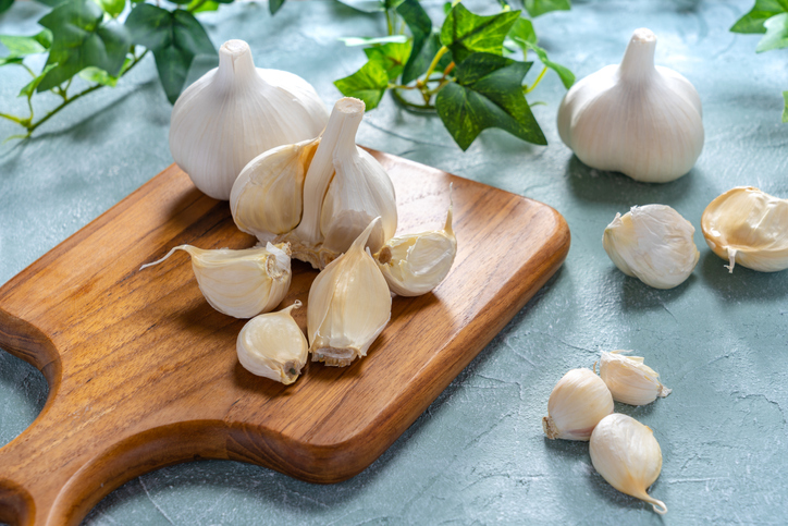 Morning Hack 10/21/2022 Easy Way To Peel Lots Of Garlic!