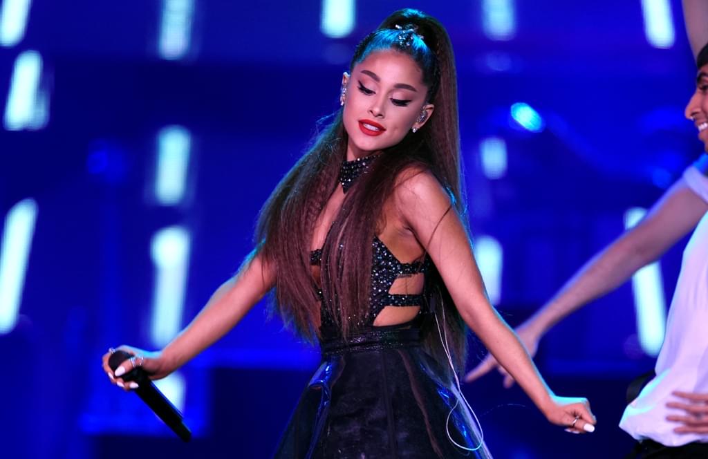 WATCH: Ariana Grande’s Ponytail Has a Mind of It’s Own