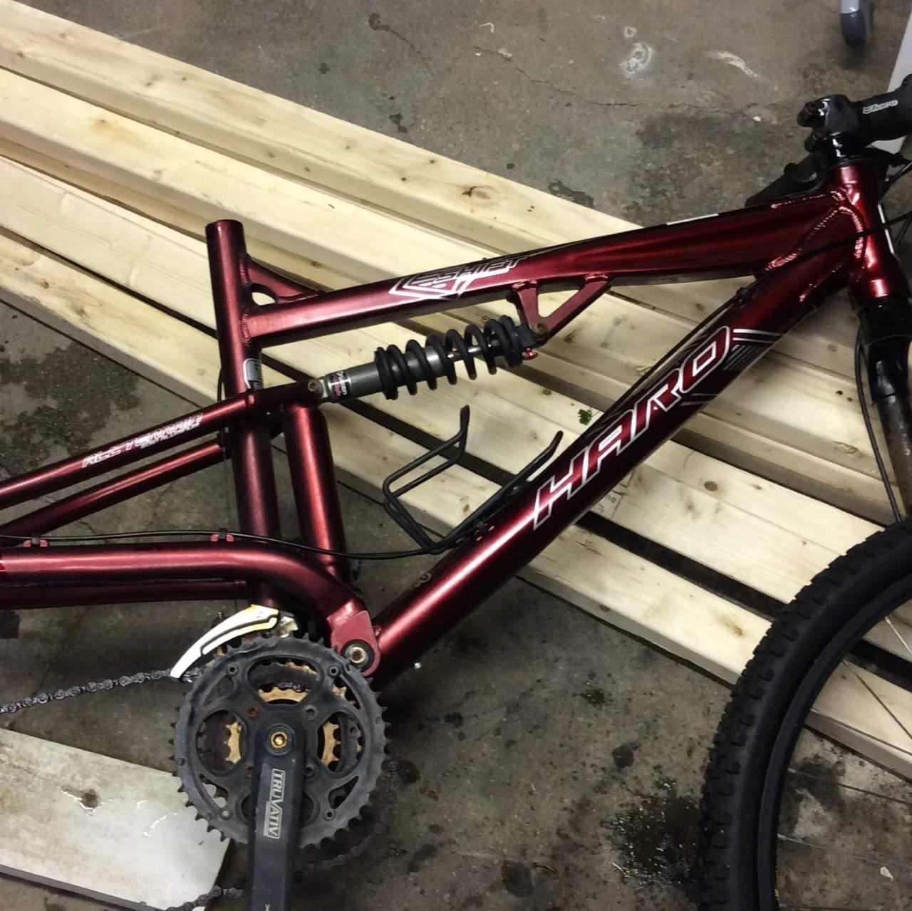 Police search for person who stole a bicycle in Melville