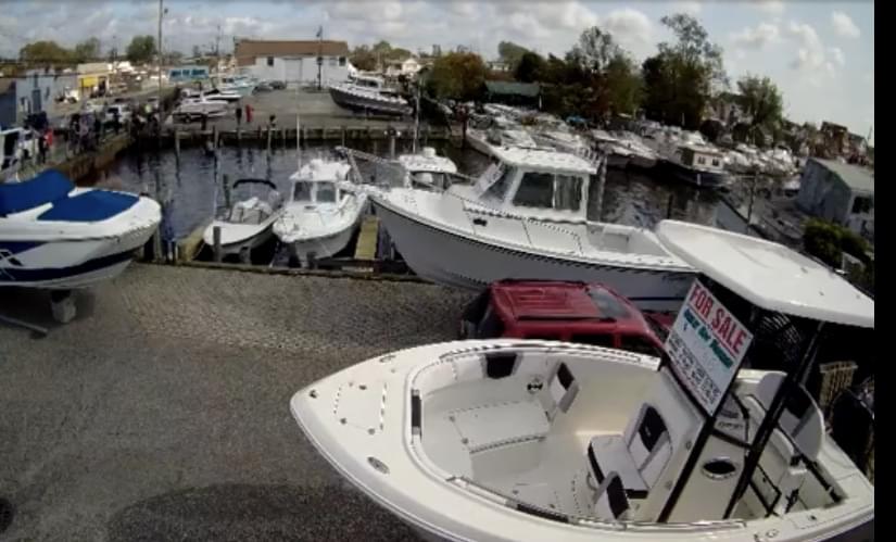 WATCH: Bystanders help rescue elderly couple from Lindenhurst canal