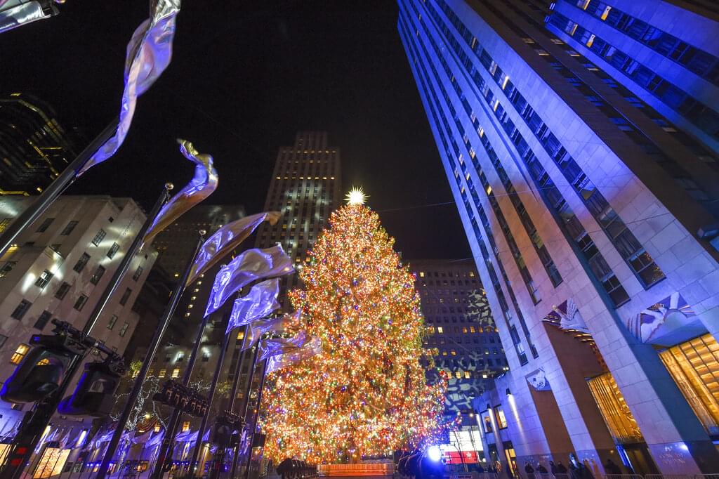 Rockefeller Center Christmas Tree turns on, with virus rules