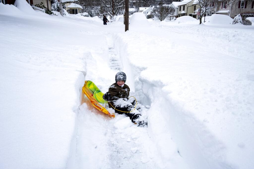 STORM CENTER: Snow Thursday into Friday