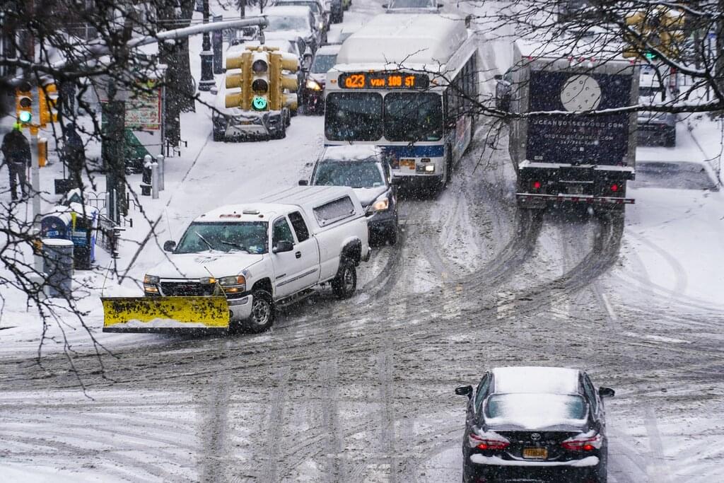 Over 370 crashes on Thursday from storm