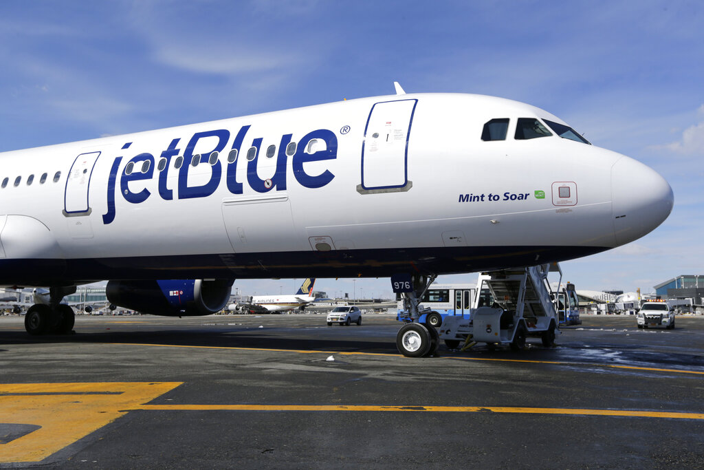 JetBlue considers whether to leave NYC and move to Florida