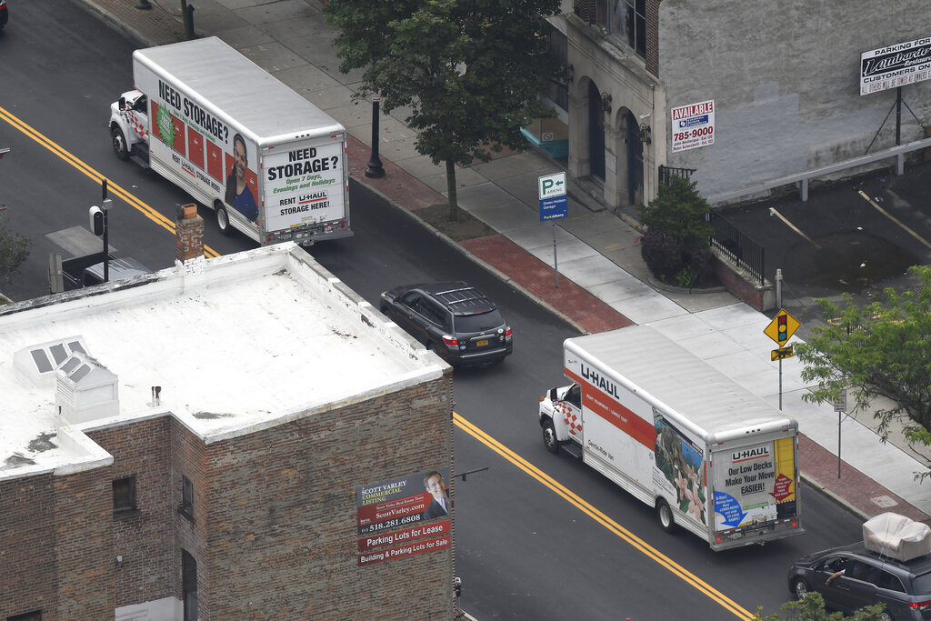 Movers are seen at mansion as Cuomo prepares to leave office