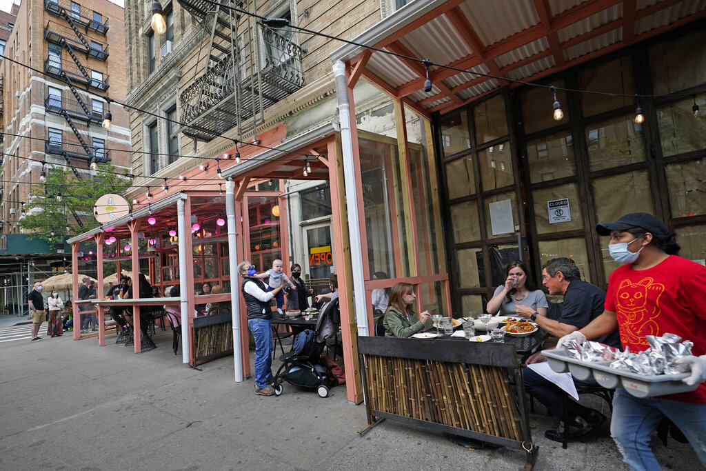 Restaurateurs sue NYC to block proof of vaccination rules