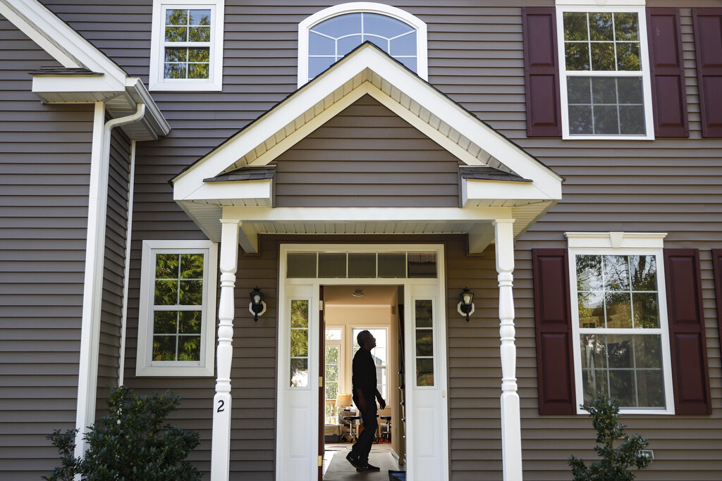 US average mortgage rates jump; 30-year loan at 3.05%