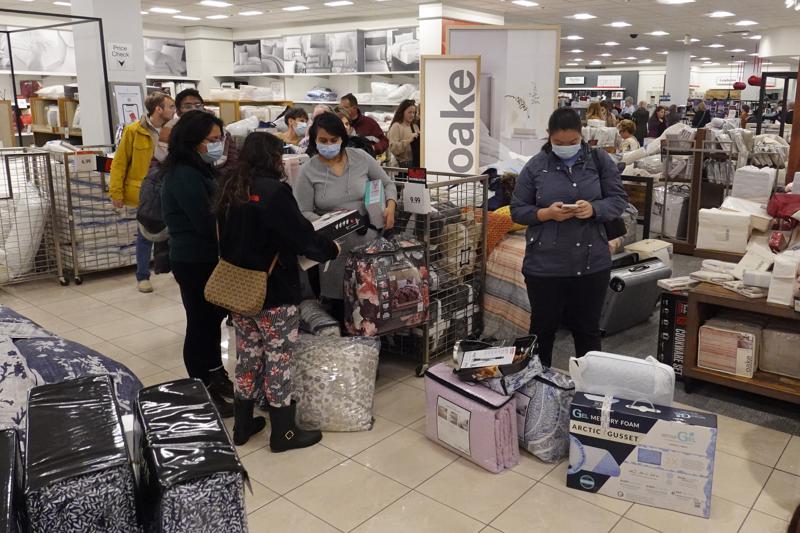 Despite supply issues and omicron, holiday sales rise Despite supply issues and omicron, holiday sales rise