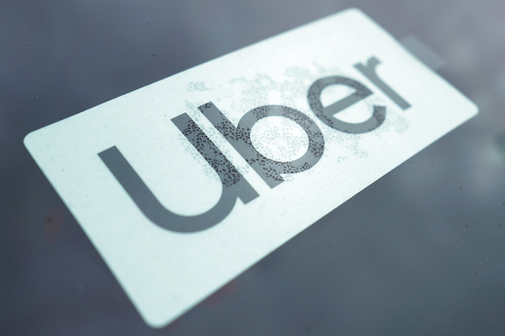 Uber to charge a fuel fee