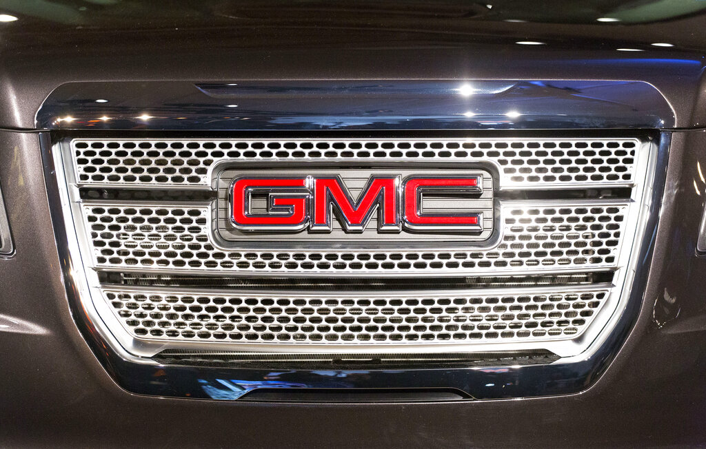 General Motors recalls 740K SUVs