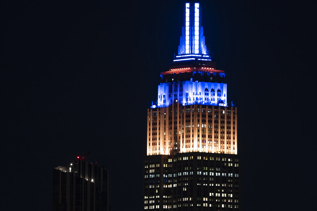 NY lights up Niagara Falls, World Trade Center for Ukraine