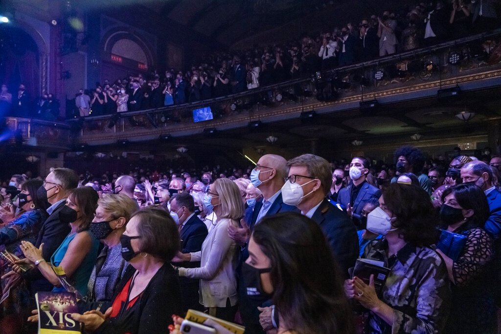 Broadway theaters extend mask mandate through May 31