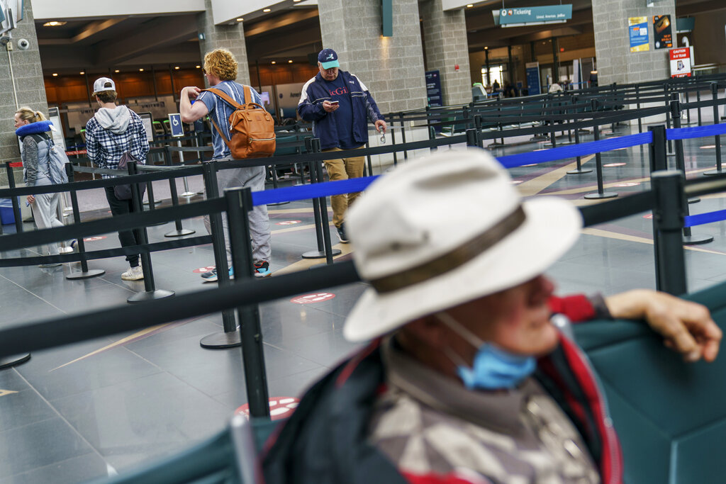 Airlines want to bring back passengers banned over masks