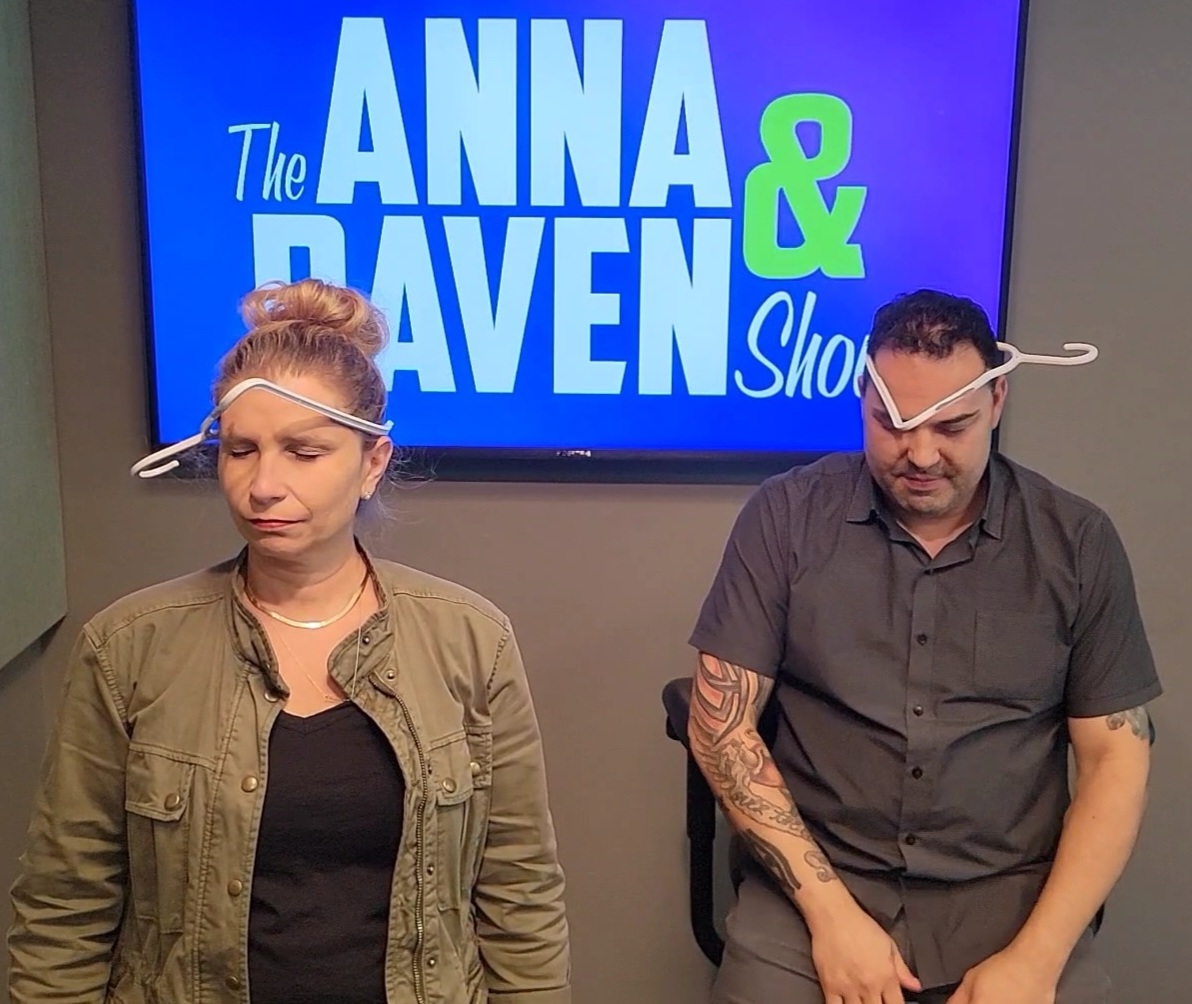Anna & Raven try The Hanger Challenge.