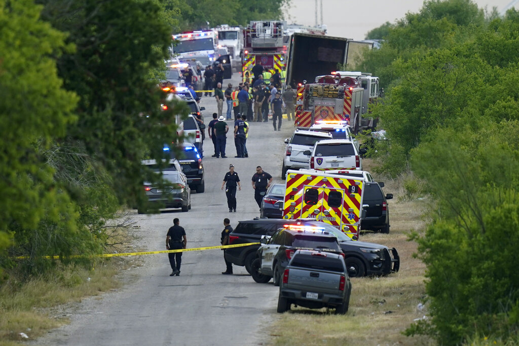 46 migrants found dead in abandoned trailer in San Antonio 46 migrants found dead in abandoned trailer in San Antonio