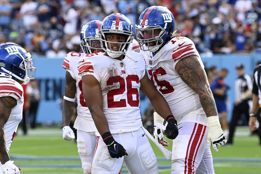 Giants rally from 13 down to beat Titans 21-20