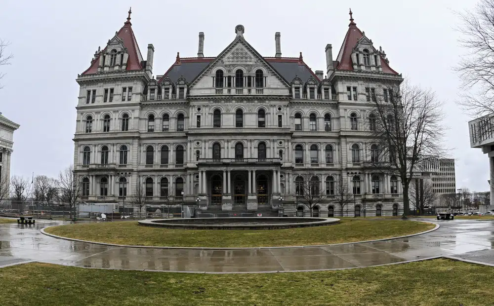 NY lawmakers near deal on budget NY lawmakers near deal on budget