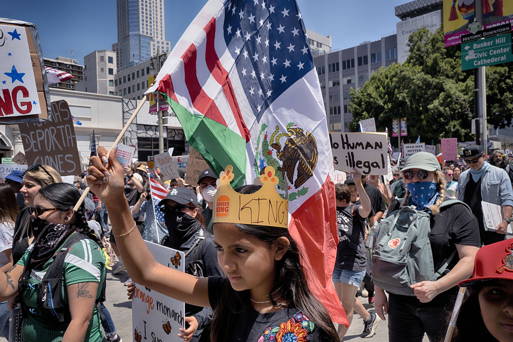 Anti-Trump demonstrators crowd streets, parks and plazas across the US. Organizers say millions came Anti-Trump demonstrators crowd streets, parks and plazas across the US. Organizers say millions came