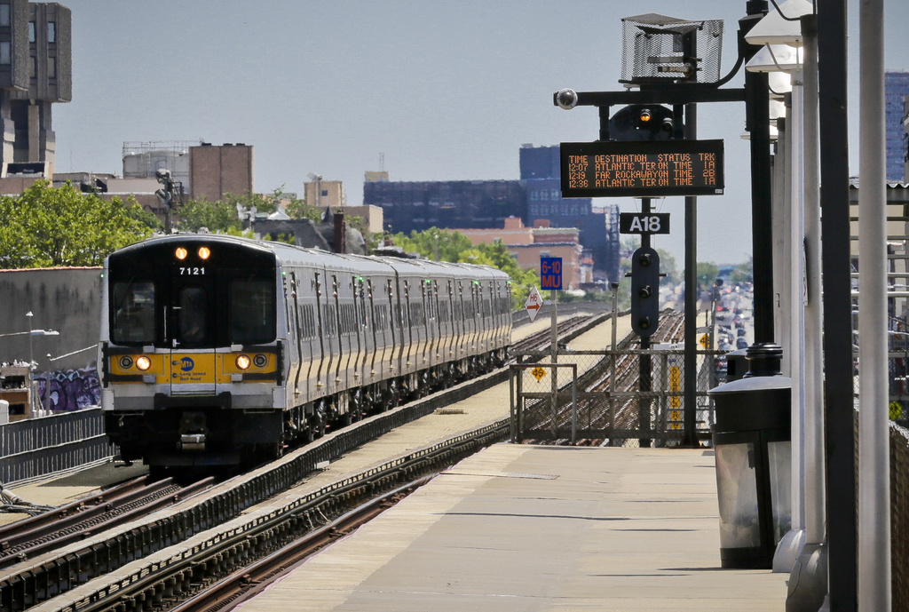 New York’s commuter rail system averts possible strike as unions ask Trump for help New York’s commuter rail system averts possible strike as unions ask Trump for help