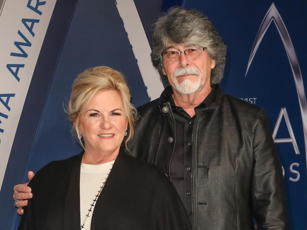 Alabama’s Randy Owen Receives CMA Humanitarian Award During Surprise Presentation