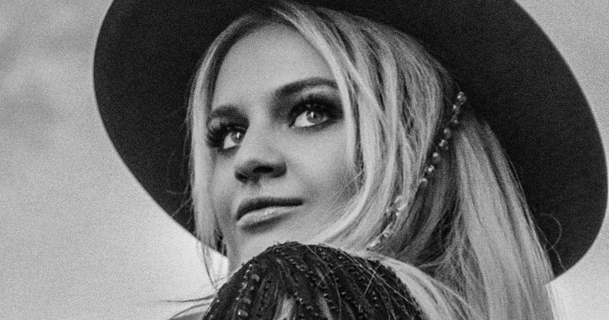 Kelsea Ballerini Shares Stories & Sings on The Kelly Clarkson Show