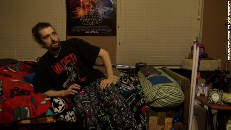 Dying ‘Star Wars’ fan sees movie early