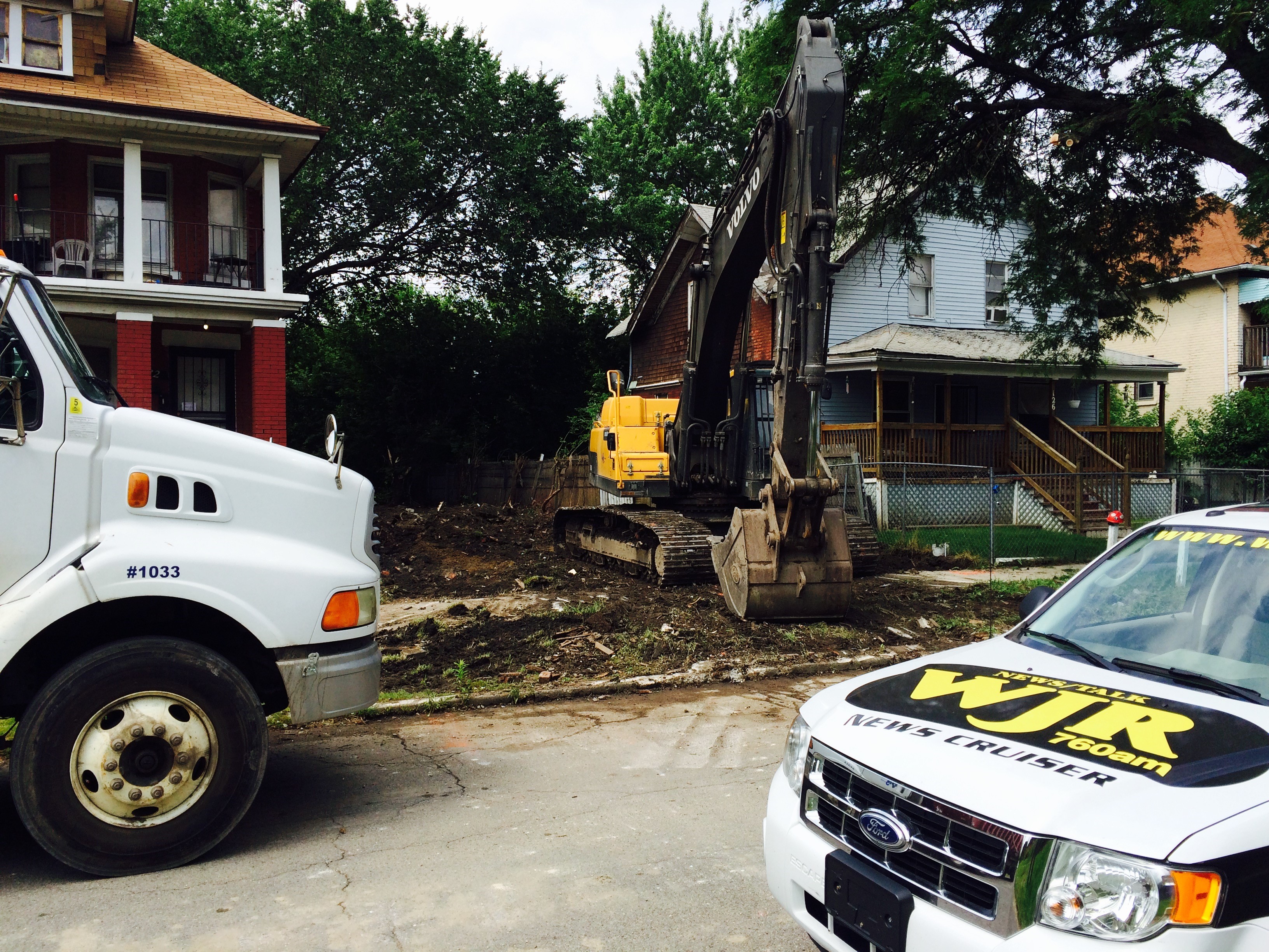 “Leaning” house in Highland Park finally comes down