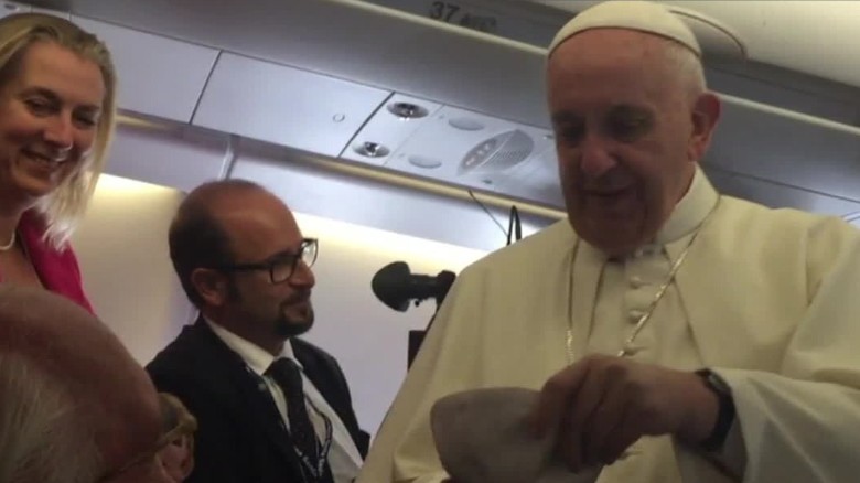Forget autographs, Pope Francis likes to trade hats