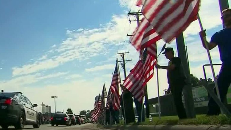 Thousands pay their respects to slain Illinois officer