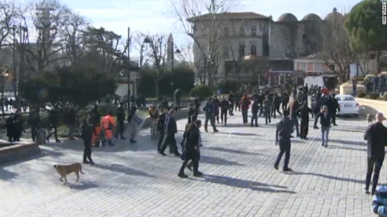 Blast rocks Istanbul tourist area