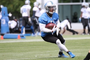 Lions’ Ameer Abdullah out of red no-contact jersey for first time this preseason