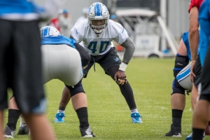 Lions’ Jarrad Davis ‘feels great’ at middle linebacker, says he’s ‘learning a lot’ from Tahir Whitehead