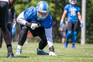 Lions acquire two offensive tackles, release long-snapper Jimmy Landes